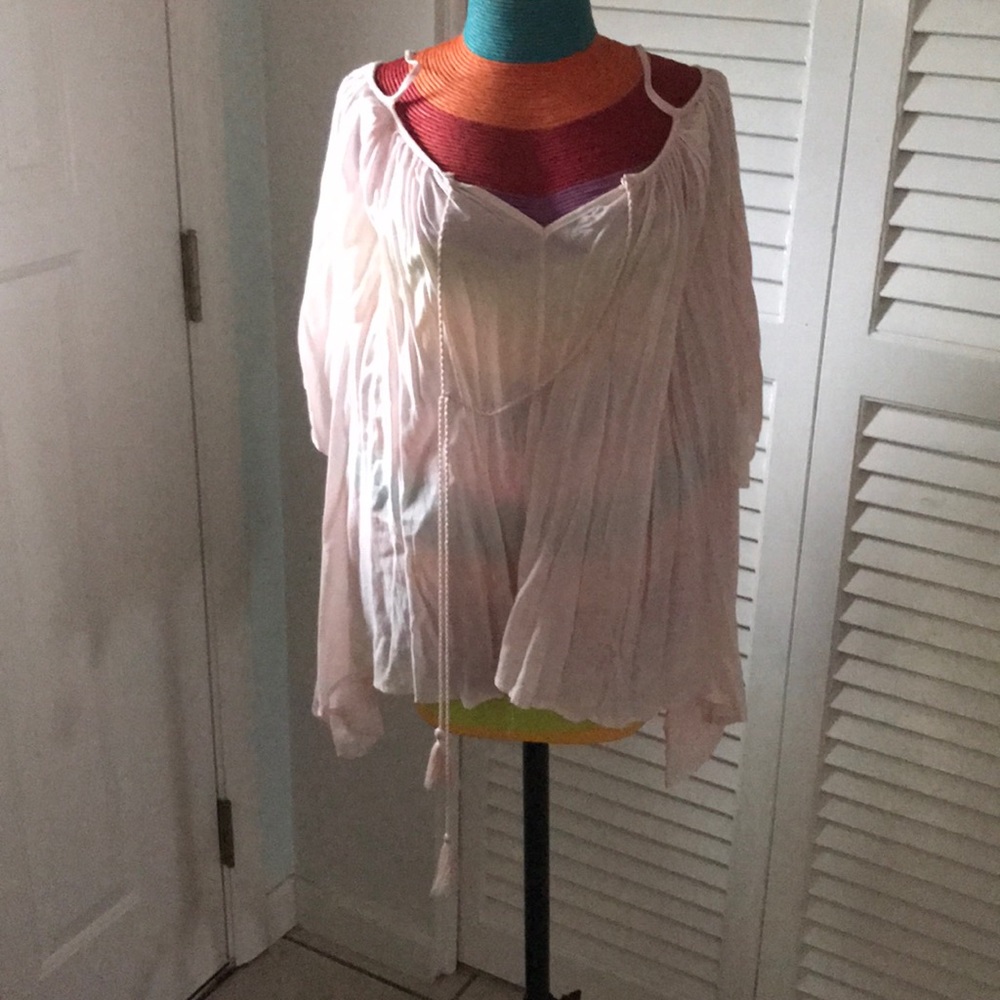 Jella C flows off shoulder Top NWT